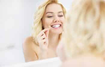 Flossing the teeth after the valentine day treat